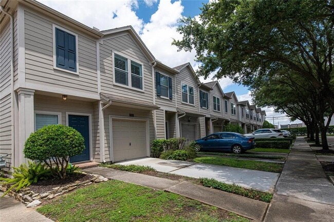 Building Photo - 915 W Heights Hollow Ln