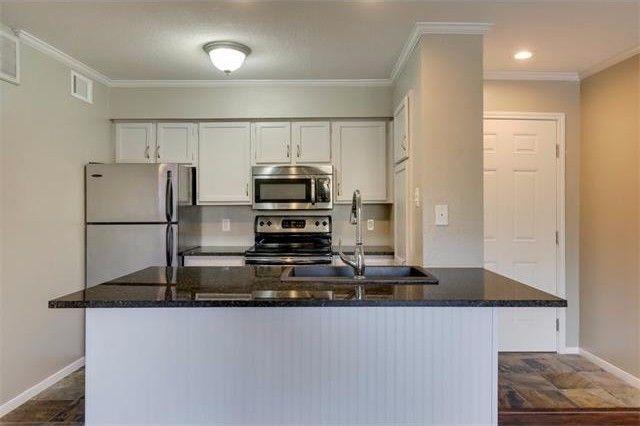 Building Photo - 8888 Tallwood