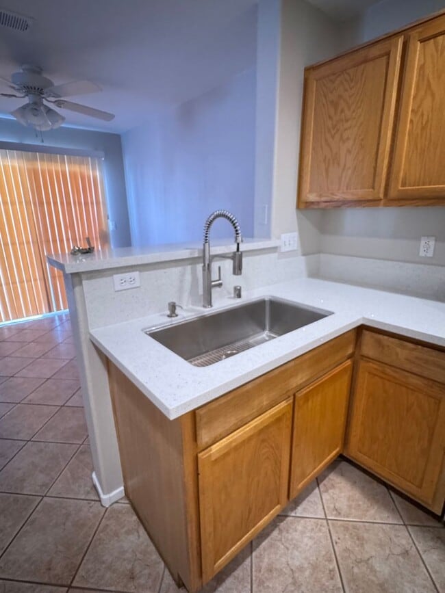 Building Photo - Transformed Townhome