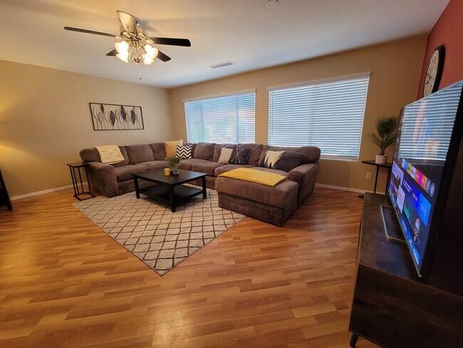 Building Photo - 1502 E Maldonado Dr