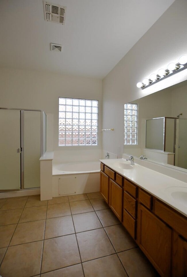 Building Photo - 1646 E Hawken Pl