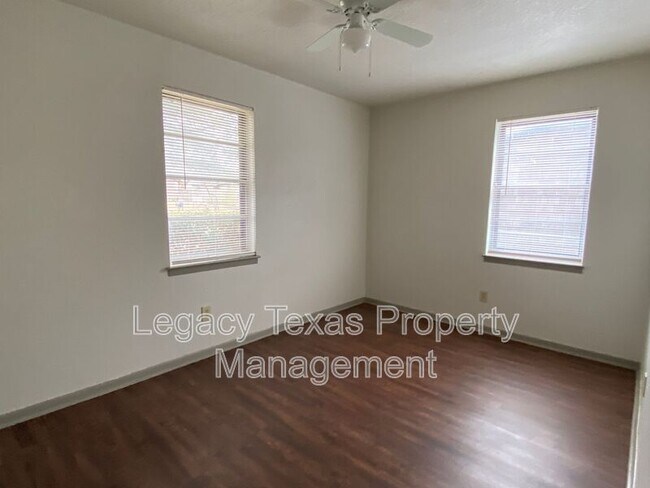 Building Photo - 1607 McAnear St