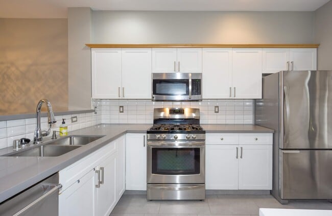 Building Photo - 9223 122nd Ct NE