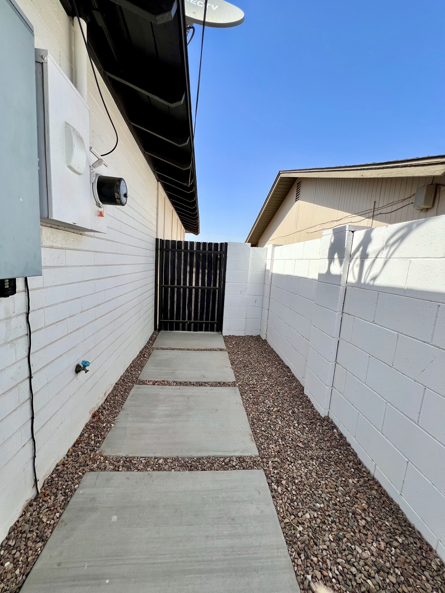 Building Photo - 6407 E Wilshire Dr