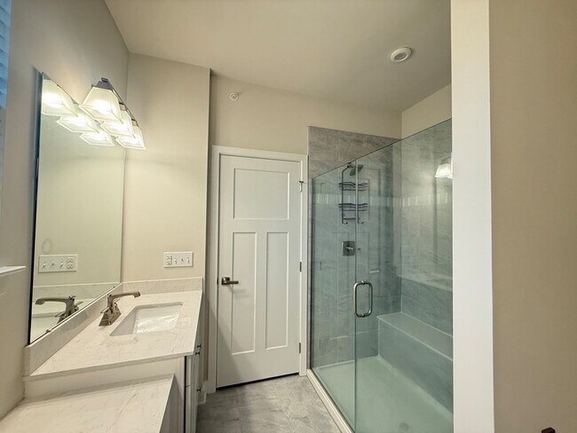 Building Photo - 772 Weller Dr