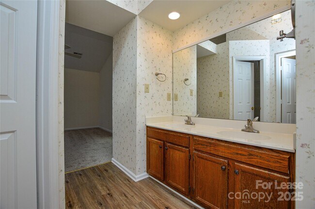 Building Photo - 3500 Rosedown Dr