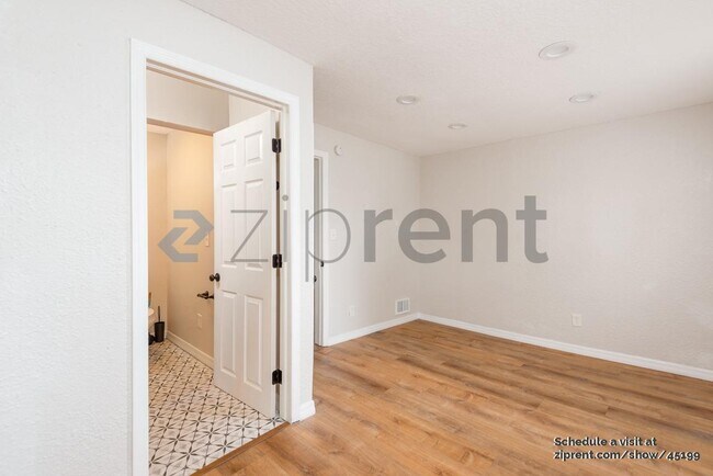 Building Photo - 909 E 28th Ave