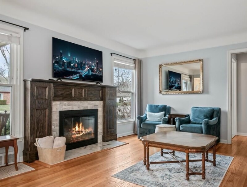 Building Photo - 1602 E Maple Rd