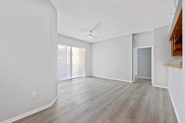 Building Photo - 511 Lucerne Ave