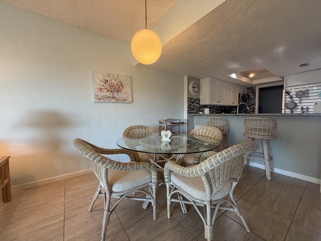 Building Photo - 5650-5A1A A1A S