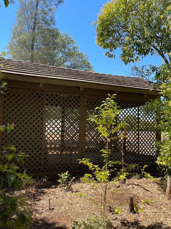 Building Photo - Cozy and convenient, private location, Cot...