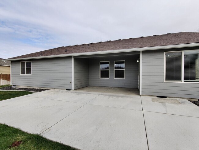 Building Photo - Great West Richland Location