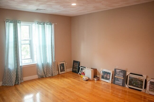 Building Photo - 4 Humphrey St