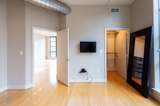 Building Photo - 2020 12th St NW