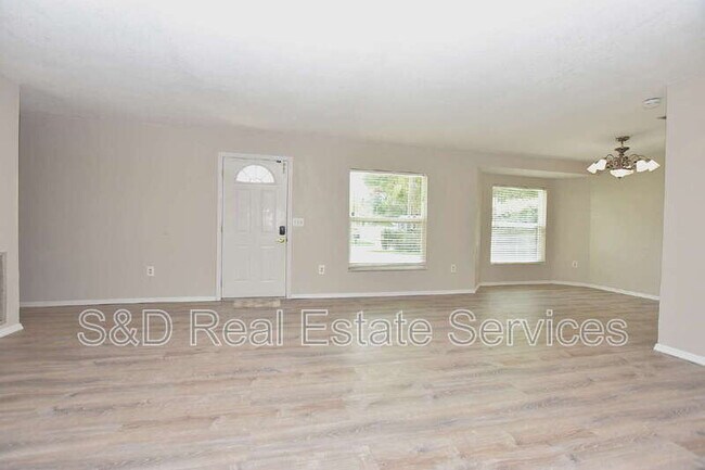 Building Photo - 561 Lake Bonny Dr E