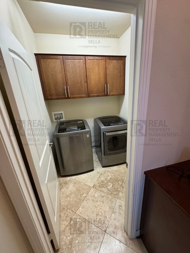 Building Photo - Modern Comfort Meets Resort Living – Gorgeous Single-Story in The Lakes Community