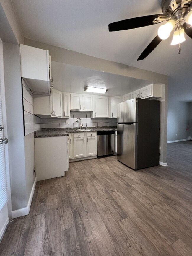 Primary Photo - 10760 W 8th Pl
