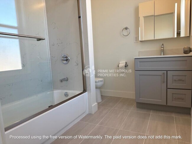 Building Photo - 3 bedroom in Oakland CA 94619