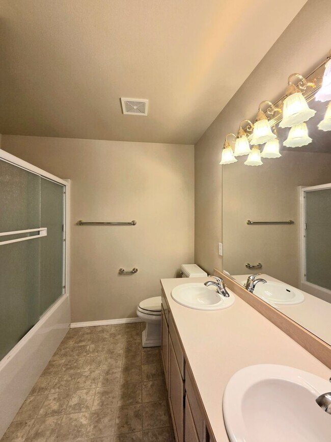 Building Photo - Luxurious Country Living in Desirable Cashmere Location!! 5 Bed + Den, 2.5 Bath!