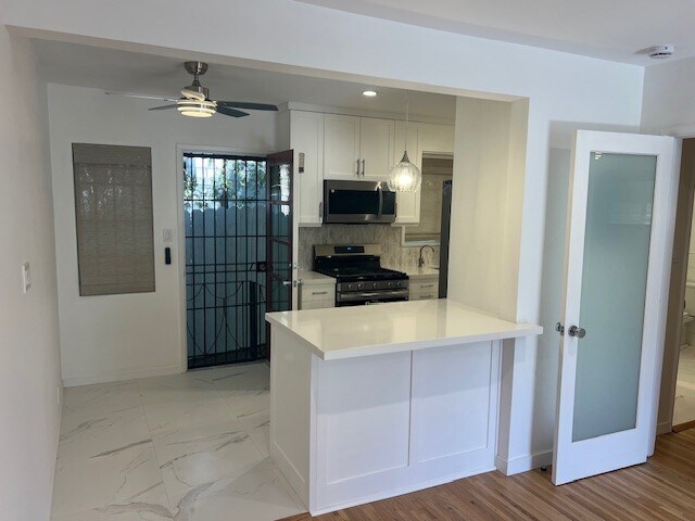 Building Photo - 1014 1/2 Hyperion Ave