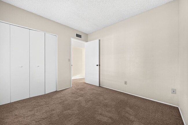 Building Photo - 510 W Cll Lago