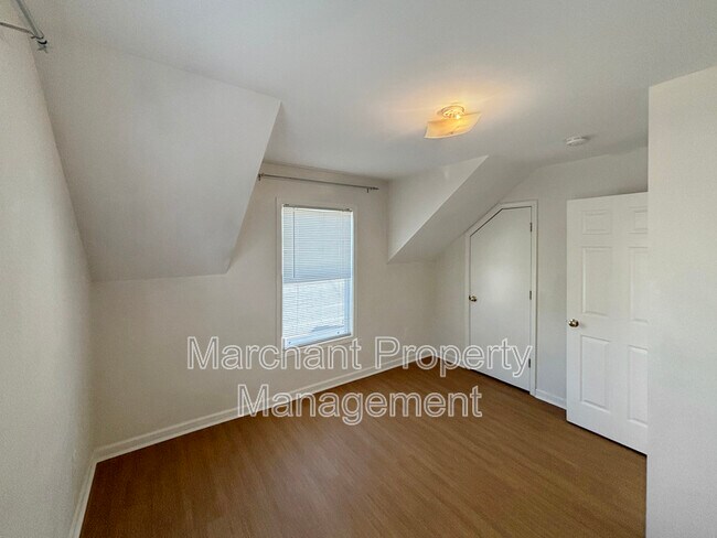 Building Photo - 335 Woodlark St