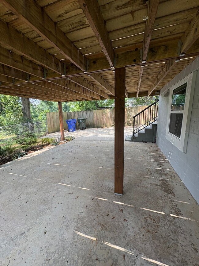 Building Photo - 3 Bedroom 2 Bath Home in Greenville
