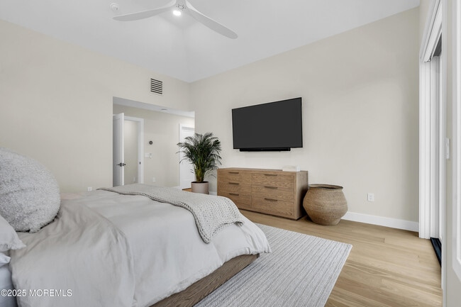 Building Photo - 3580 Ocean Terrace