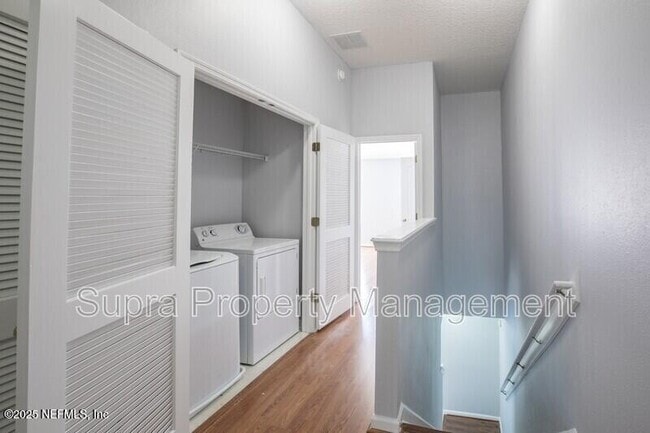 Building Photo - 6092 Bartram Village Dr