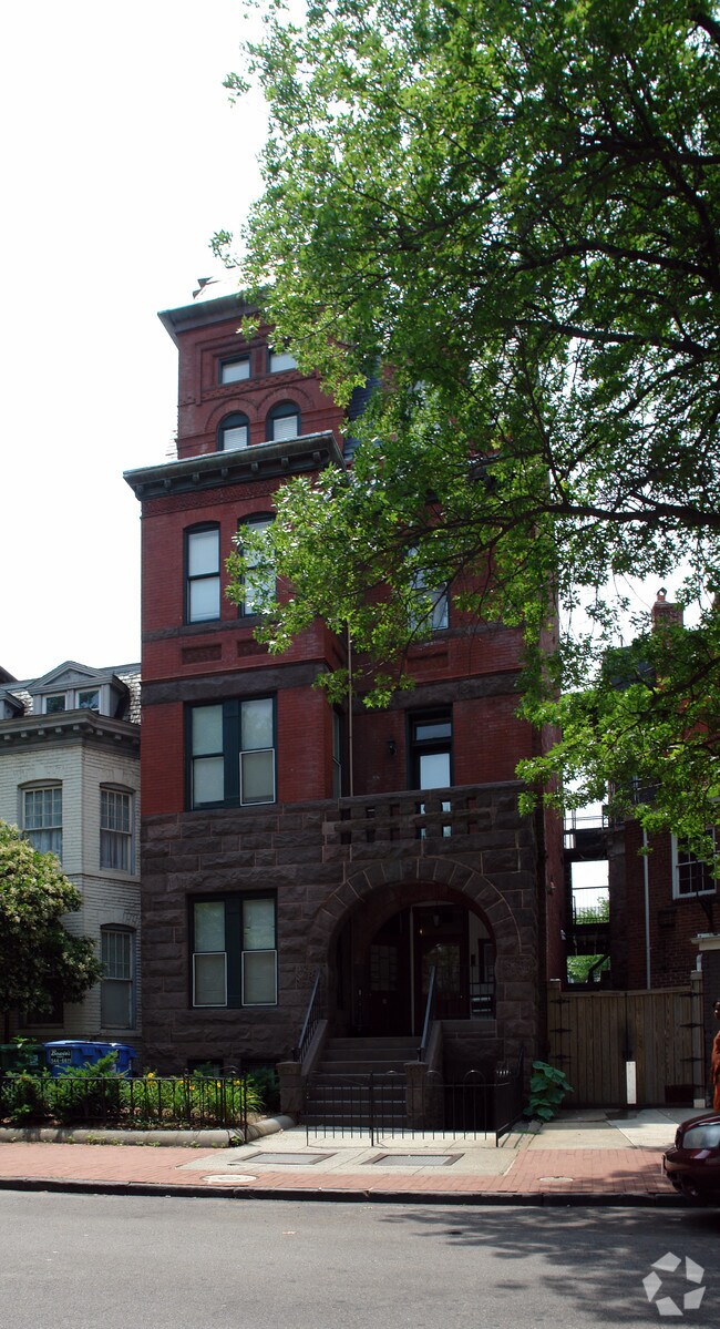 Building Photo - 203 3rd St SE