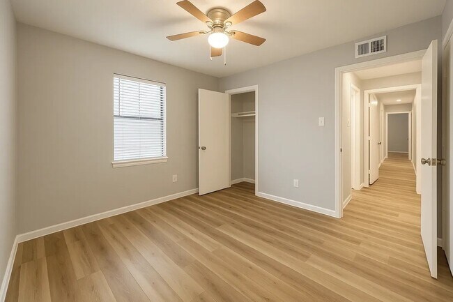 Building Photo - 3314 N MacGregor Way