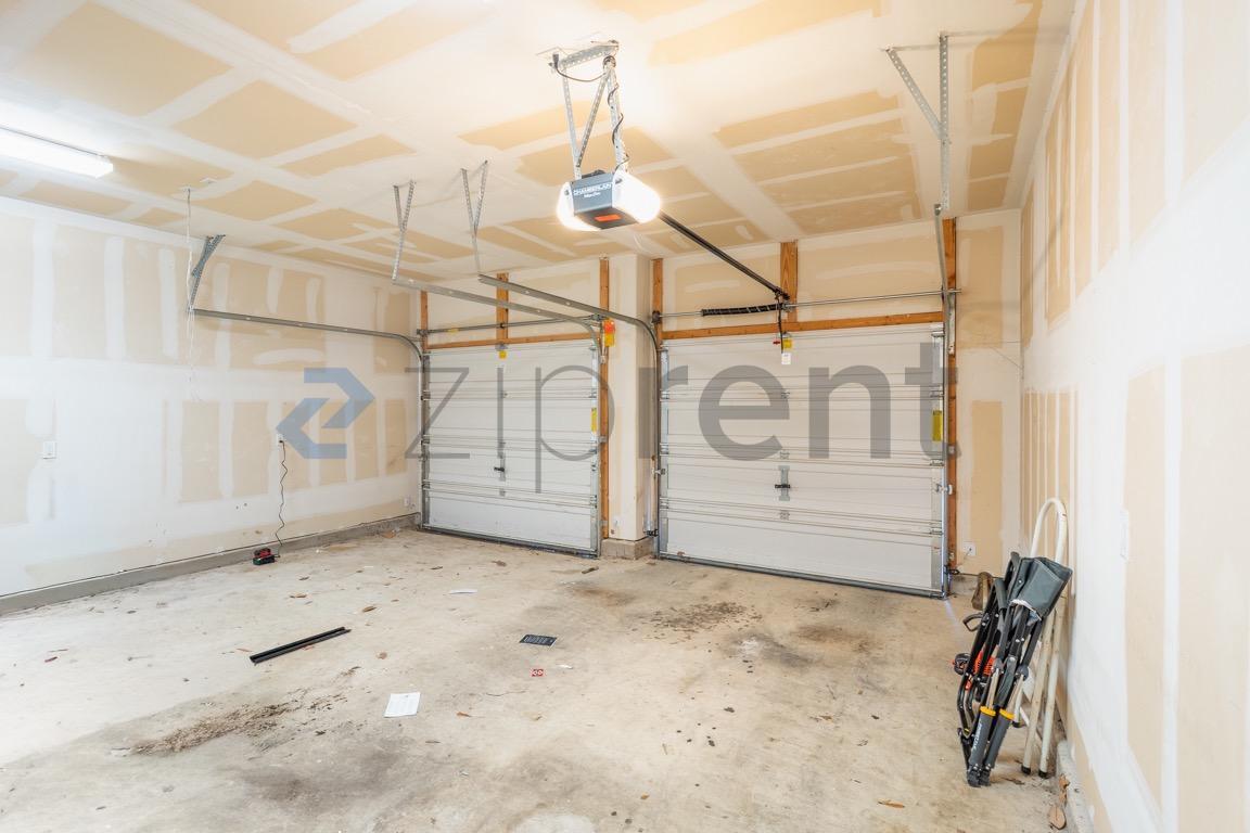 Building Photo - Unit