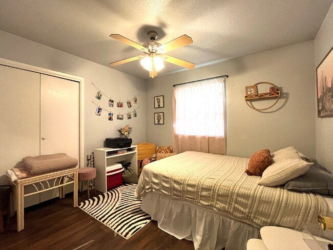 Building Photo - 2 bedroom- Walk to Campus!!