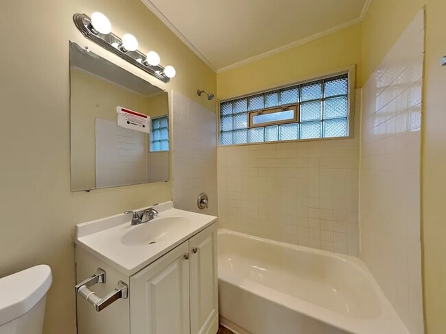 Building Photo - 112 Nashua St