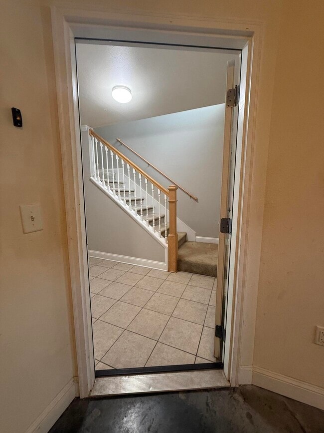 Building Photo - 764 Majestic Dr