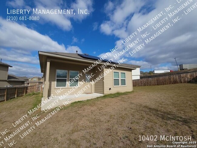 Building Photo - 4 Bedroom, 2.5 Bath Home With An Upstairs ...