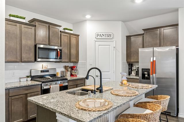 Building Photo - 502 Calm Springs Dr