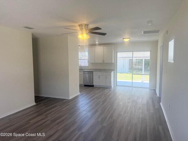 Building Photo - 2780 Floresta Dr NE