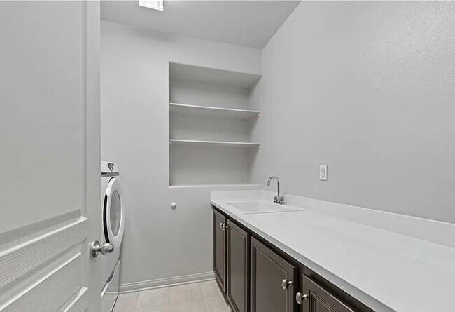 Building Photo - 40580 Sunflower Rd