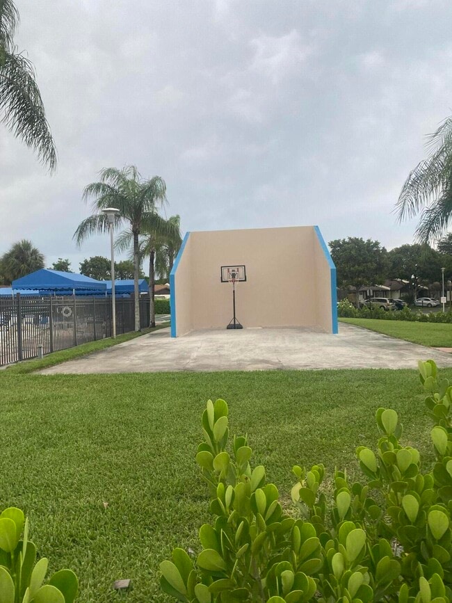Building Photo - 5220 Las Verdes Cir