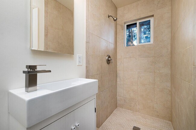 Building Photo - 10752 Footwall Dr