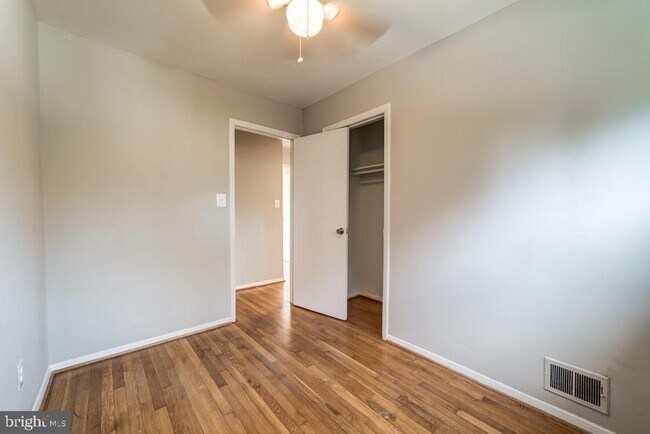 Building Photo - 10736 Maple St