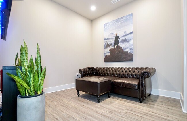 Building Photo - Two-Level 1BR w/ Den Next to Walter Reed a...