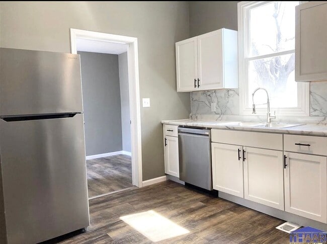 Building Photo - Move in by November 30th… and pay NO RENT ...