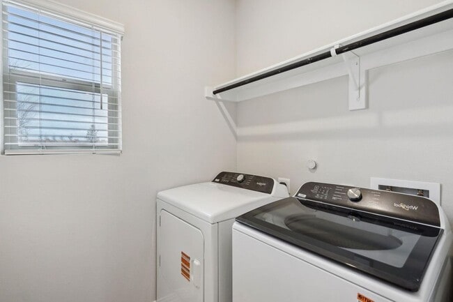 Building Photo - 115 Greenbriar Dr