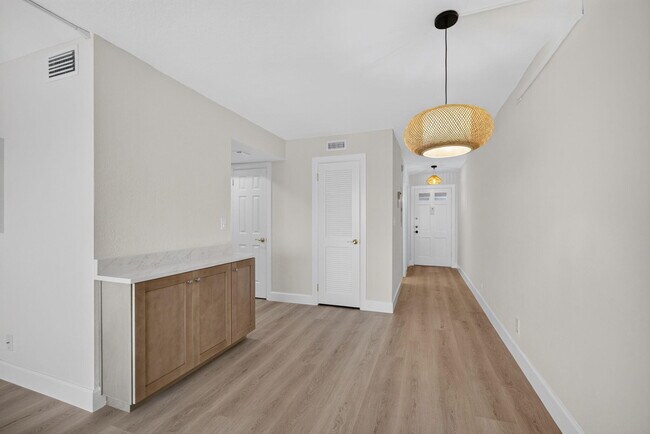 Building Photo - 52 Yacht Club Dr