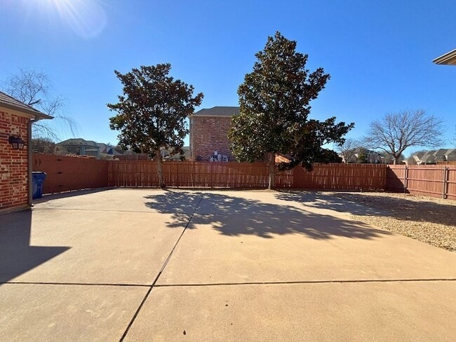 Building Photo - 1205 Golden Gate Dr