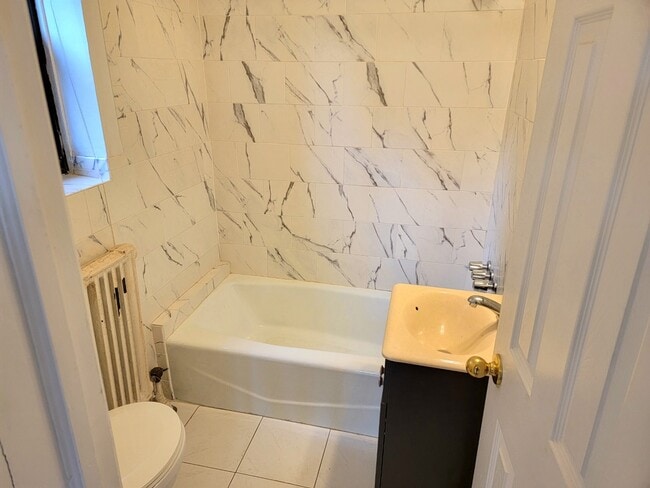 Building Photo - 235 Larchmont Ave