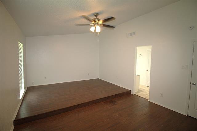 Building Photo - 2805 Meadow Park Dr