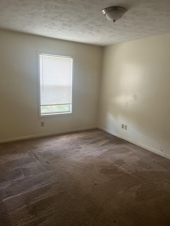 Building Photo - 6801 Willowbrook Dr